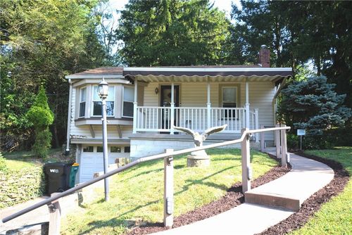 2425 Hampton Ave, Allison Park, PA, 15101-3810 | Card Image
