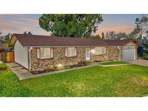 949 Mountain View Dr, Castle Rock, CO, 80104-1621 | Card Image