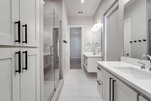 123 Garden Ct E, Arlington, TX, 76013-1314 | Card Image