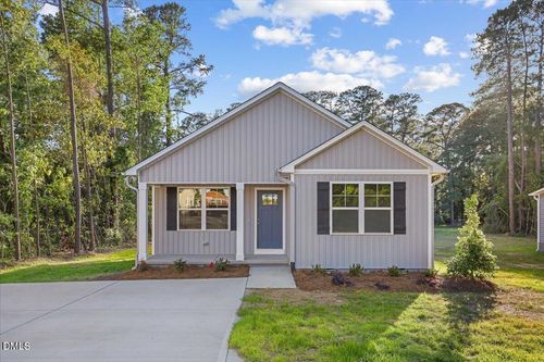 303 N West St, Roseboro, NC, 28382-9409 | Card Image
