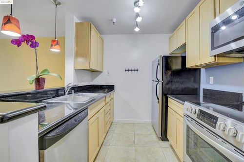 apt-5109-6400 Christie Ave, Emeryville, CA, 94608-1045 | Card Image