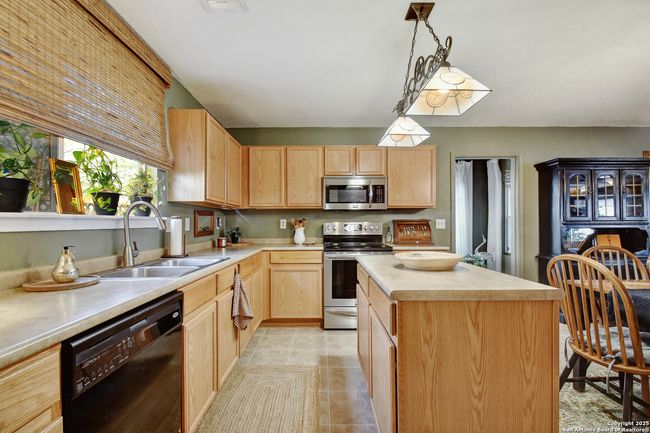 181 Foxglove Pass, House other with 6 bedrooms, 3 bathrooms and null parking in Cibolo TX | Image 9