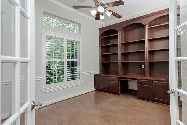 Home office/study/library with custom shelving | Image 7