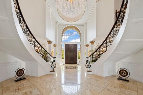 8 Tatem Way, Old Westbury, NY, 11568-1716 | Card Image