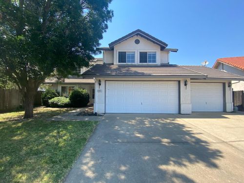 811 Dove Ln, Ione, CA, 95640-9203 | Card Image