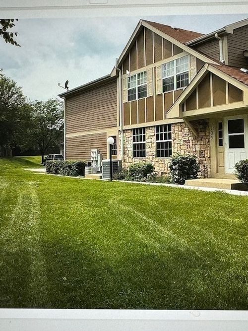 85b-105 Maplewood Dr, Vernon Hills, IL, 60061-2309 | Card Image
