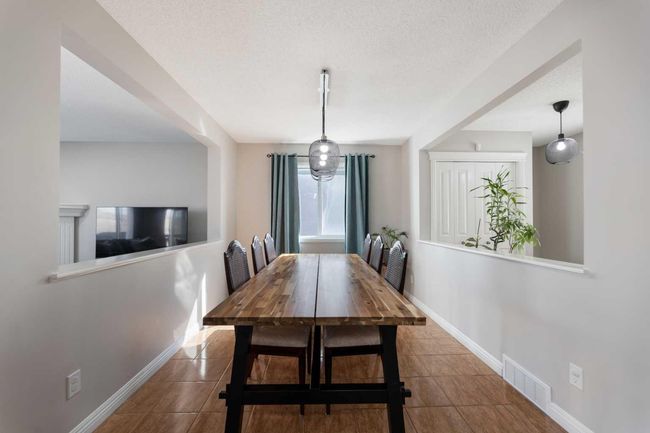 40 Everwillow Pk Sw, House other with 4 bedrooms, 4 bathrooms and 4 parking in Calgary AB | Image 4