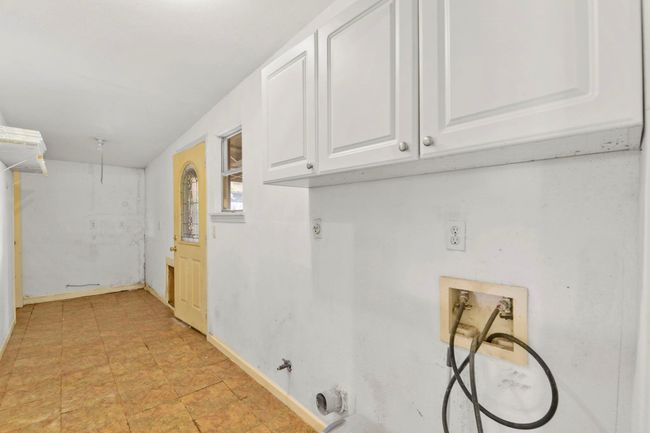 Spacious utility room with versatile electric and gas hookups. | Image 25