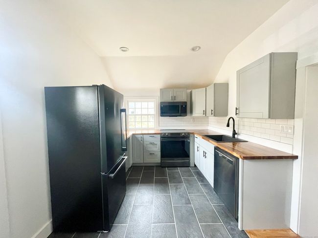 406 Redding Rd, House other with 3 bedrooms, 2 bathrooms and 3 parking in Redding CT | Image 4