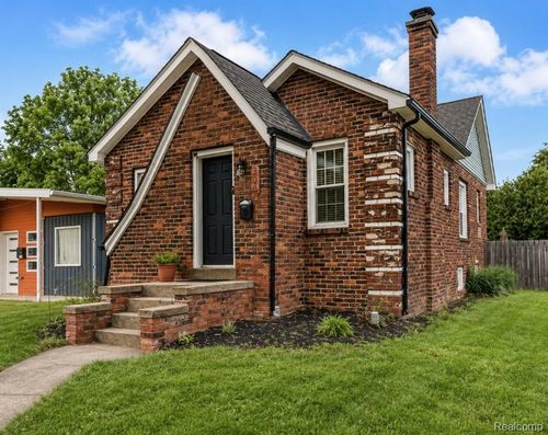 200 Pinecrest Dr, Ferndale, MI, 48220-2331 | Card Image