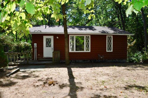 10271 Mary Ave, Grand Bend, ON, N0M1T0 | Card Image