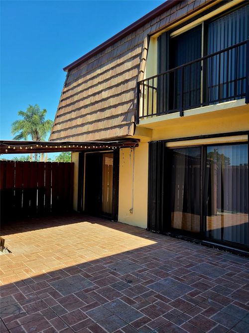 912-912 Springdale Cir, Palm Springs, FL, 33461-1528 | Card Image