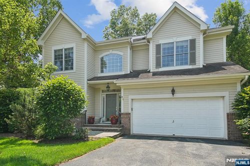 81 Schindler Way, Fairfield, NJ, 07004-2137 | Card Image