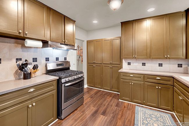 404 Schneider St, House other with 3 bedrooms, 2 bathrooms and null parking in Poth TX | Image 8