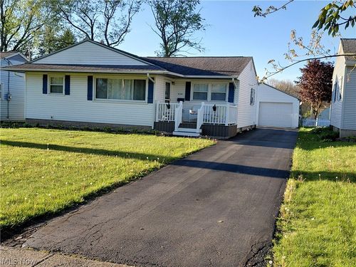 506 Moore St, Hubbard, OH, 44425-1453 | Card Image