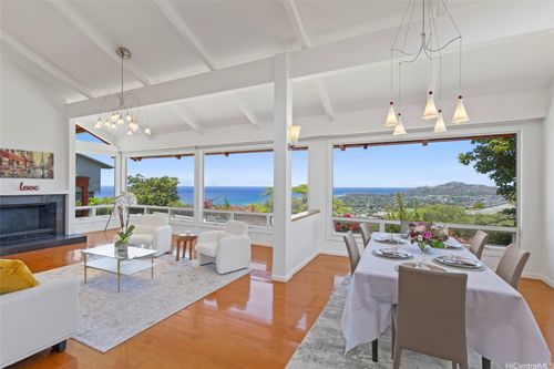 1735 Laukahi St, Honolulu, HI, 96821-1331 | Card Image