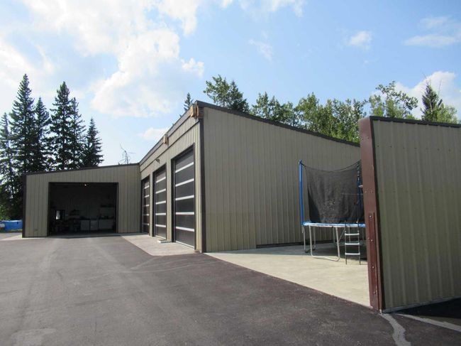 3318 Township Road 400, House other with 4 bedrooms, 4 bathrooms and 6 parking in Rural Lacombe County AB | Image 4