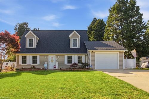 1528 Pecan Ln, Kernersville, NC, 27284-9524 | Card Image