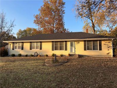 Ranch-style home with a front lawn | Image 2