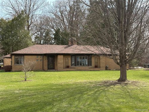 6214 Hugh St, Burton, MI, 48509-1626 | Card Image