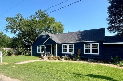 233 Elm Street, House other with 3 bedrooms, 2 bathrooms and null parking in Wills Point TX | Image 2