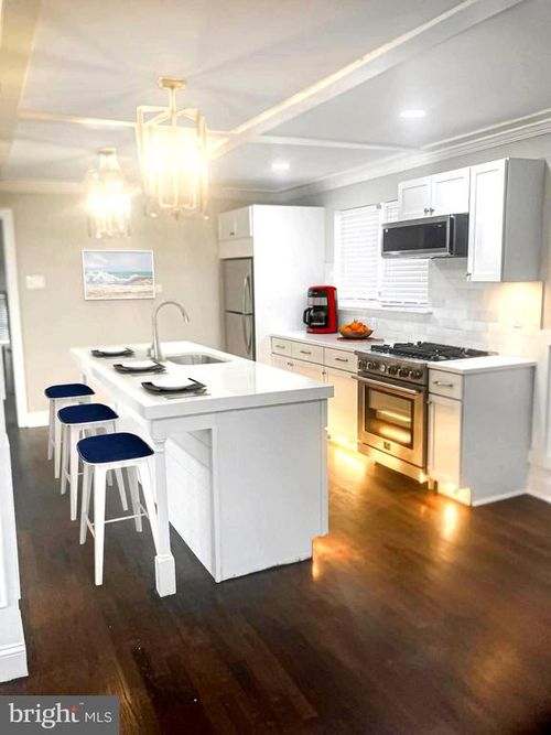 381 Upper Gulph Rd, STRAFFORD, PA, 19087-2468 | Card Image