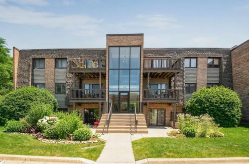 l9-1424 Stonebridge Cir, Wheaton, IL, 60189-7196 | Card Image