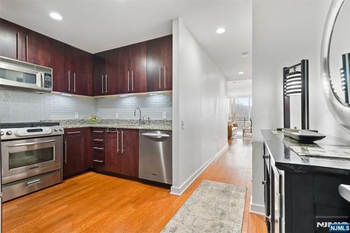 1017 Hudson Park, Edgewater, NJ, 07020-1569 | Card Image