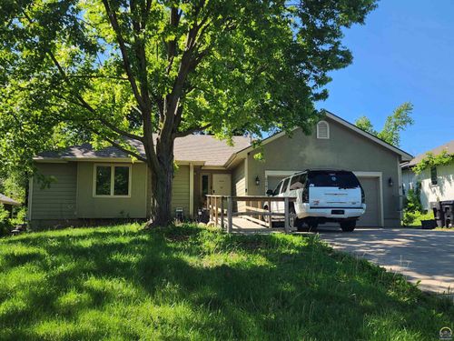 6741 Sw Hamptonshire Ln, Topeka, KS, 66614-4464 | Card Image