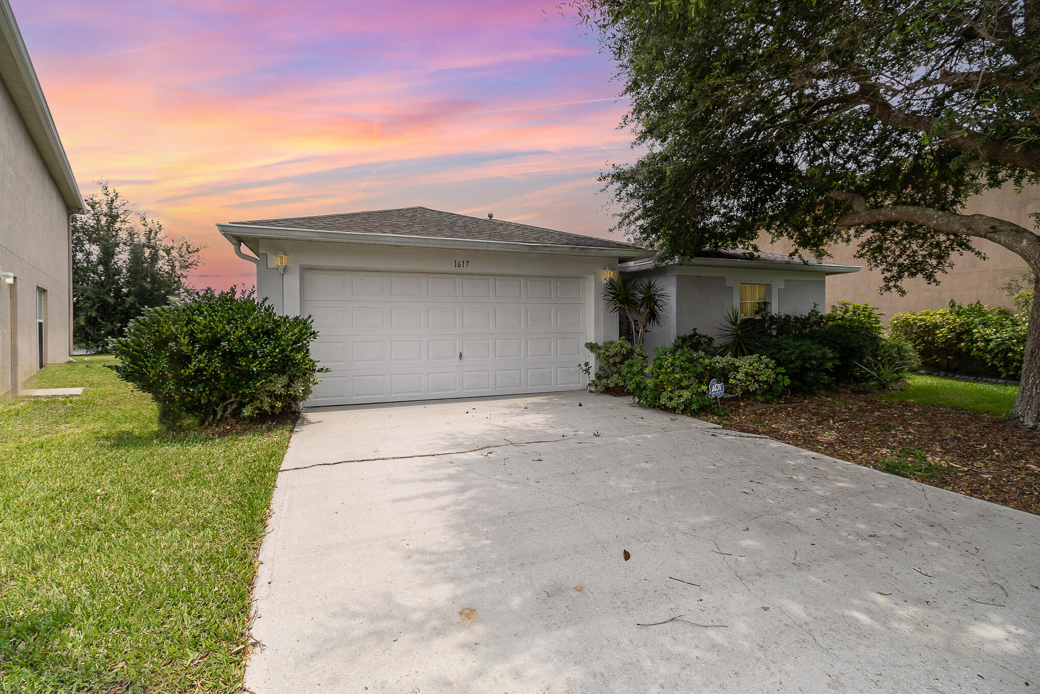 Sawgrass Dr, Palm Bay, FL 32908