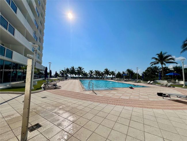 520 - 100 Lincoln Rd, Condo with 0 bedrooms, 1 bathrooms and null parking in Miami Beach FL | Image 3