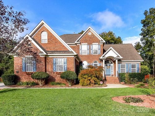 881 Clonmel Dr, Matthews, NC, 28104-7016 | Card Image