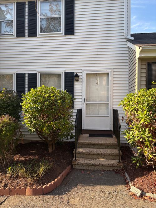 4-4 Persimmon Ln, Glastonbury, CT, 06033-4330 | Card Image