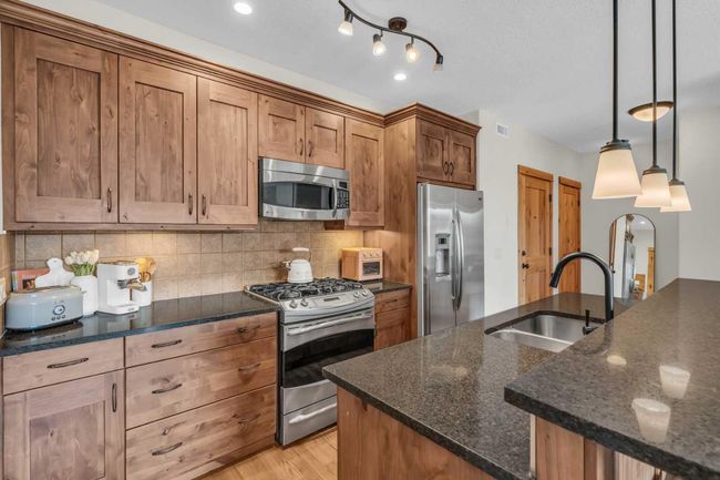 201 - 2100B Stewart Creek Dr, Condo with 2 bedrooms, 3 bathrooms and 1 parking in Canmore AB | Image 18