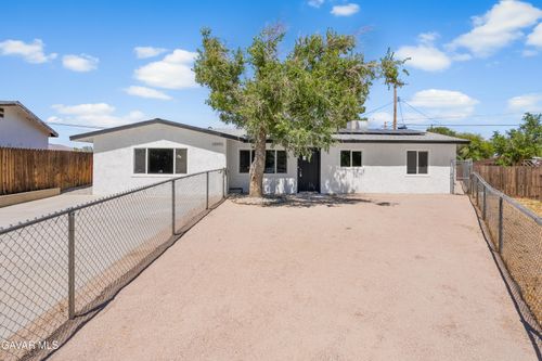 15992 Lawrence Dr, Mojave, CA, 93501-1320 | Card Image