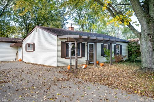 3748 Minton Rd, Lake Orion, MI, 48359-1570 | Card Image