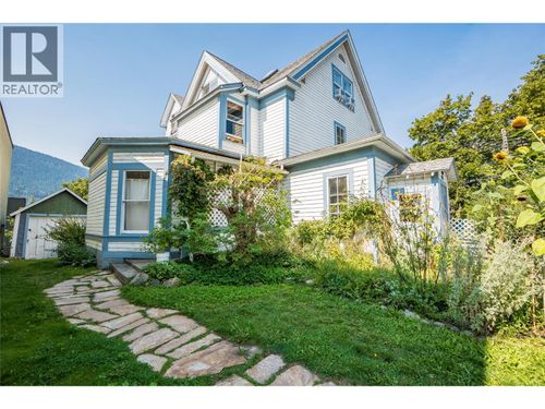 414 Falls St, Nelson, BC, V1L1H9 | Card Image