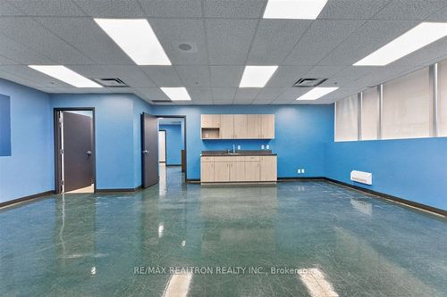g03-685 Sheppard Ave E, North York, ON, M2K1B6 | Card Image