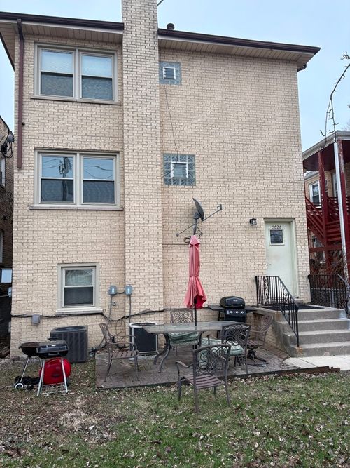8626 Trumbull Ave, Skokie, IL, 60076-2480 | Card Image