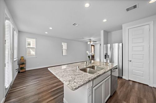 9913 Brickhouse Dr, Houston, TX, 77080-3217 | Card Image