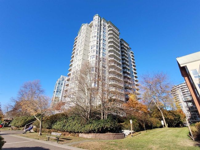 1903 - 1250 Quayside Drive, Condo with 4 bedrooms, 4 bathrooms and 2 parking in New Westminster BC | Image 1