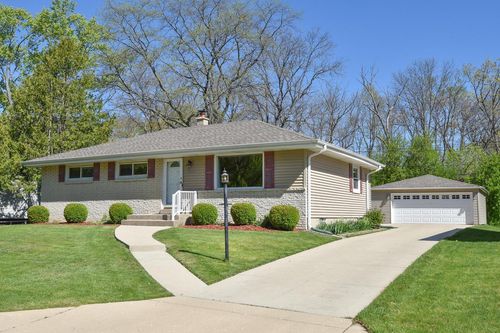 8222 W Norwich Avenue, Greenfield, WI, 53220 | Card Image