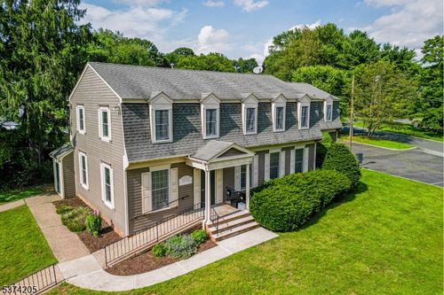 122 W Main St, Clinton, NJ, 08809-1272 | Card Image