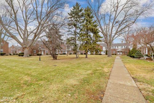 22968 Gary Ln, Saint Clair Shores, MI, 48080-2712 | Card Image