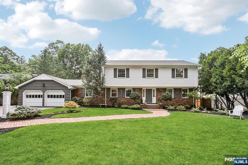 268 Iris Ct, Paramus, NJ, 07652-1505 | Card Image