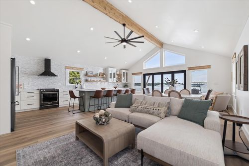 9098 Dexter Pinckney Rd, Pinckney, MI, 48169-9461 | Card Image