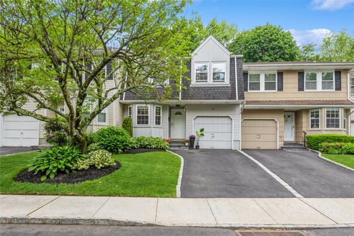 31 Manors Dr, Jericho, NY, 11753-1729 | Card Image