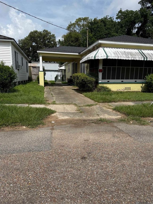1050 S 16 Th St, House other with 3 bedrooms, 2 bathrooms and 3 parking in Baton Rouge LA | Image 4