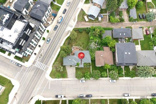 2440 22 Street Nw, Calgary, AB, T2M3W6 | Card Image