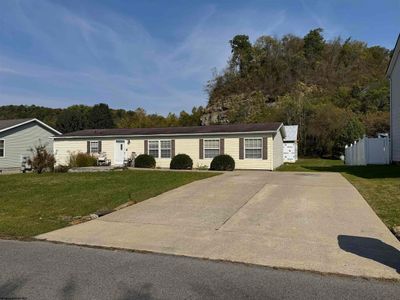 117 Overlook Drive, House other with 3 bedrooms, 2 bathrooms and 3 parking in Clarksburg WV | Image 1